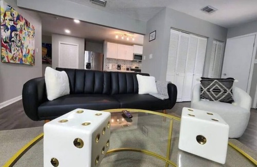 Houston House | Poolside Oasis