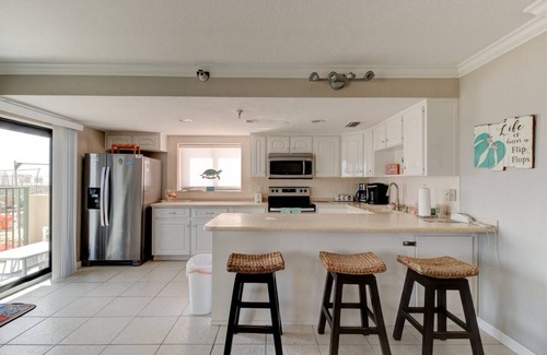 Daytona Beach Shores Condo | POOLSIDE PARADISE
