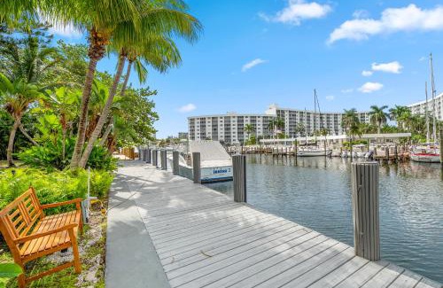 Pompano Beach House | Poolside Paradise Fire Pit, Dock,8 Min To Ocean