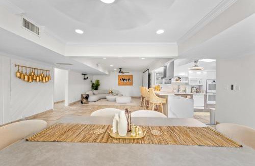 Pompano Beach House | Poolside Paradise Fire Pit, Dock,8 Min To Ocean