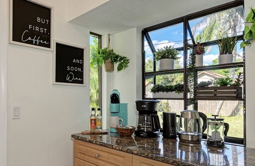 South Venice House | Poolside Retreat with heated pool-7 min to beach-2 King beds