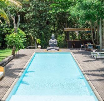 Nyambu Bed & Breakfast | Poolside Room with Lounge in Kaba-Kaba