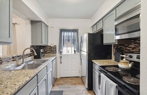 South Side Condo | Poolside this Summer at Cozy Gardens Retreat