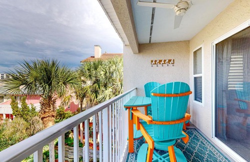 Holiday Isle Apartment | Poolside Villas 303