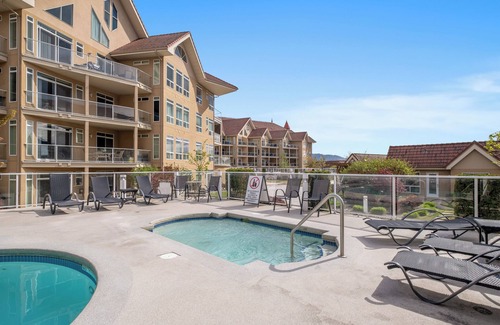 North End Condo | Poolside Waterfront Condo - Sunset Drive