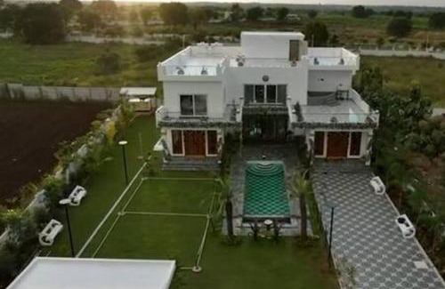 Chevella House | Poorna Farmhouse5BHKPoolJacuzziACLuxurious