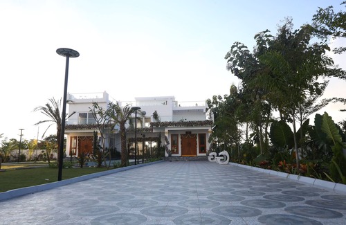 Chevella Villa | Poorna: New Luxury 5 BHK Villa w/Pool, Jacuzzi & Views