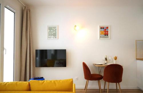 Issy-les-Moulineaux Apartment | Pop Appart - Expo Paris Porte de Versailles - Balcon - Climatisation - Parking