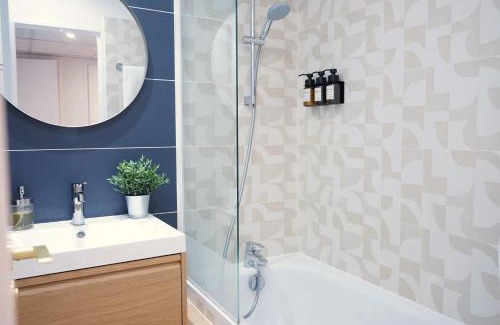 Issy-les-Moulineaux Apartment | Pop Appart - Expo Paris Porte de Versailles - Balcon - Climatisation - Parking