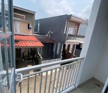 East Jakarta House | POP Exclusive - Female Only