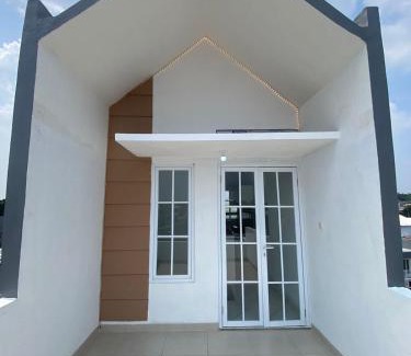 East Jakarta House | POP Exclusive - Female Only