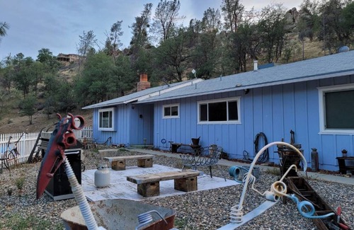 Kernville House | Pop's Place - Lodge design, stunning views and deer walk the property.