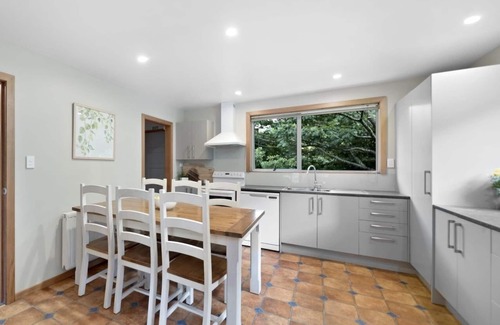 Arrowtown Cabin | Poplar Lodge - large comfortable home, 7 bedrooms. Enjoy the space!