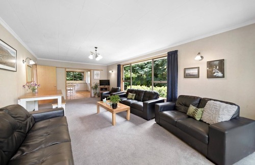 Arrowtown Cabin | Poplar Lodge - large comfortable home, 7 bedrooms. Enjoy the space!