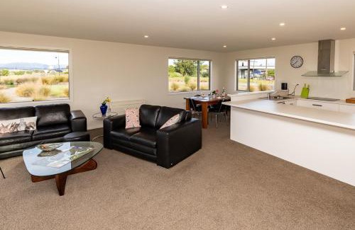 Te Anau House | Poppa Pete's - Te Anau Holiday Home