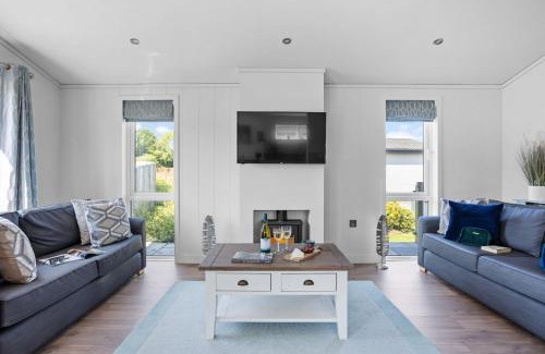 Lifton House | Poppy, 5 Roadford Lakes Lodges