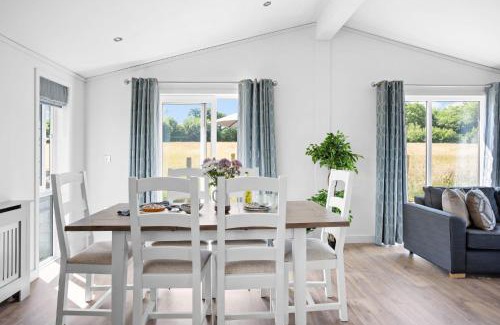 Lifton House | Poppy, 5 Roadford Lakes Lodges