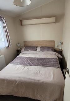 Leysdown-on-Sea Apartment | Poppy Caravan