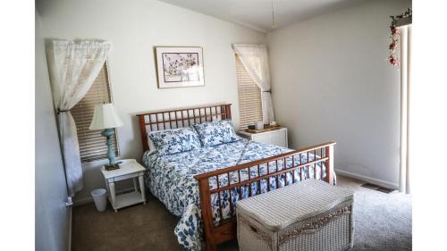 Yavapai Hills Apartment | Poppy House- Charming Prescott Getaway - Mtn Views