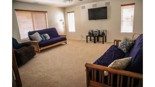 Yavapai Hills Apartment | Poppy House- Charming Prescott Getaway - Mtn Views
