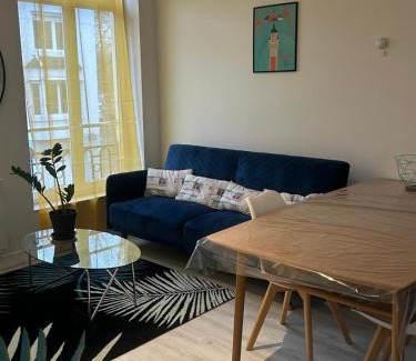 Saint-Maurice Pellevoisin Apartment | Poppy-Ideally located, Next station,Gd Palais&City