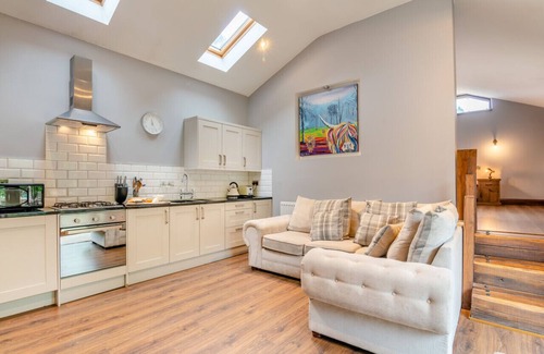 Richmond House | Poppy Lodge - One Bedroom House, Sleeps 2