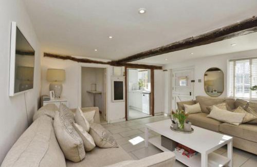 Wavendon House | Poppy Rose Cottage