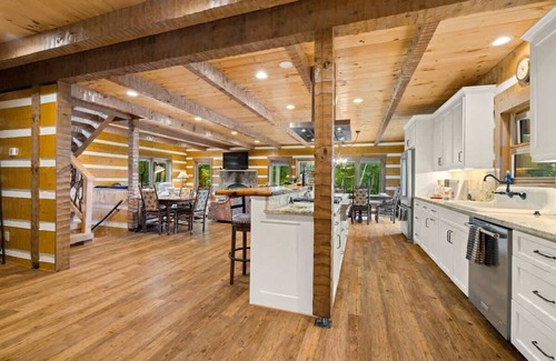 Morganton Cabin | Pop’s Peak - Long-range views, hot tub, fire pit