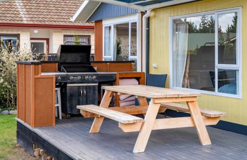 Omarama House | Pops Place - Omarama Holiday Home