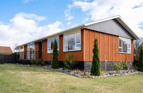 Omarama House | Pops Place - Omarama Holiday Home