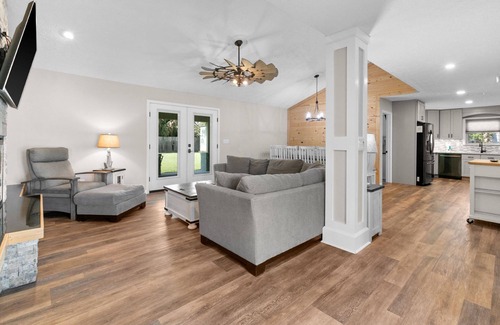 Kiska Beach House | Pops Seaclusion 1 Block from the Beach!