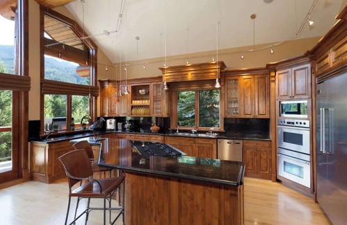 Blueberry Hill House | Popular Chalet, Views, Hot Tub, Theatre, Fireplace