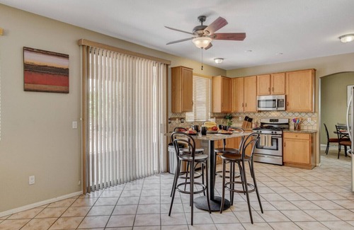 North Las Vegas House | Popular Pool Table-Pinball-BarBQ-6 beds,1 bed 1 bath down
