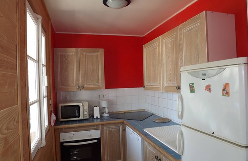 Gruissan Plage Ski Chalet | popular ! Typical comfortable chalet, beach 150m away, WIFI, garage and parking