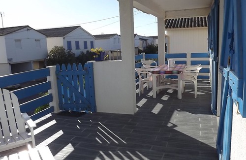 Gruissan Plage Ski Chalet | popular ! Typical comfortable chalet, beach 150m away, WIFI, garage and parking
