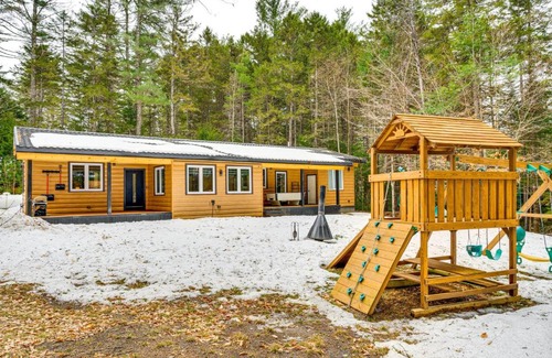 Thornton House | Porch and 1-Acre Yard White Mountains Hideaway