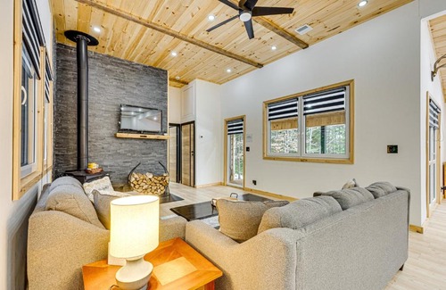 Thornton House | Porch and 1-Acre Yard White Mountains Hideaway