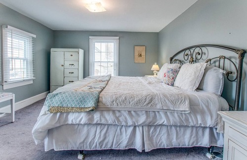 Hammondsport House | Porch Charming | 3 Bed, 2 Bath
