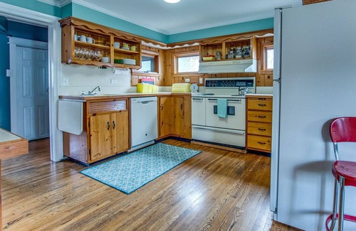 Hammondsport House | Porch Charming | 3 Bed, 2 Bath
