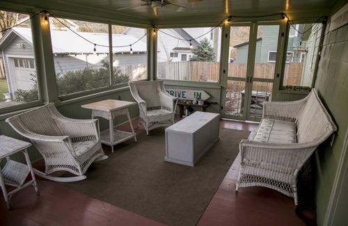 Hammondsport House | Porch Charming! Located 1 block from Keuka Lake in the ❤️ of the Finger Lakes!