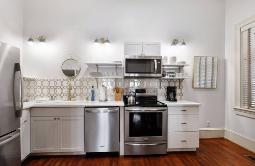 Historic Downtown Savannah Apartment | Porch Lovers Dream: 2 King Beds, Free Easy Parking