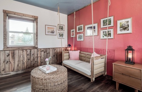 Prescott Apartment | Porch Swing Charm | Relax & Unwind + Free Parking