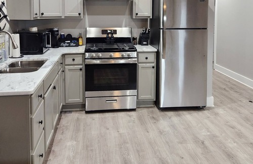 Shreveport House | Port City Premium Elegance- 3 Bedrooms/ 2 Baths