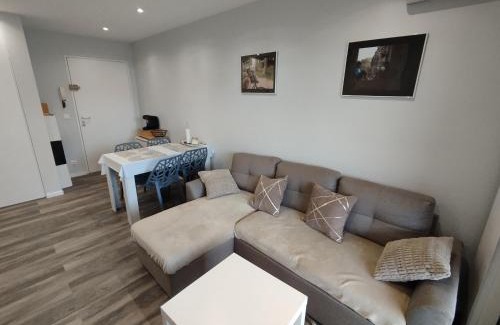 Frejus Plage Apartment | Port Fréjus, Terrasse, wifi, clim, plage à 5'