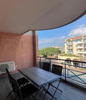 Frejus Plage Apartment | Port Fréjus, Terrasse, wifi, clim, plage à 5'