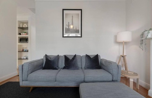 Albert Park Apartment | Port Phillip Bay Perfection in Albert Park