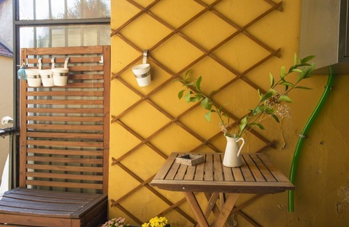 Historic Centre Apartment | Porta Nuova AptX6 with balcony