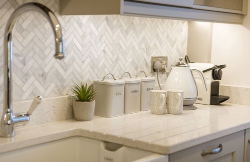 Richmond Cottage | Porte House - a house that sleeps 6 guests in 3 bedrooms