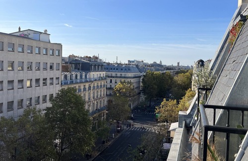 Porte-Saint-Martin Apartment | Porte St-Martin Grand Boulevard