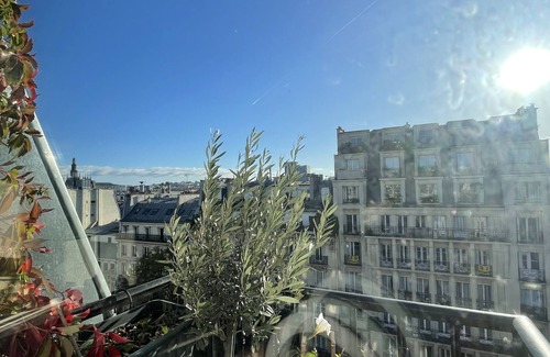 Porte-Saint-Martin Apartment | Porte St-Martin Grand Boulevard